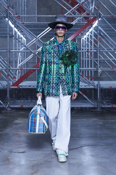 Look 75